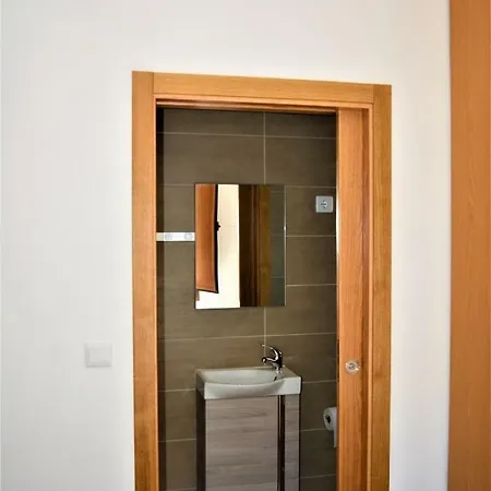 Just * Каштру-Лаборейру