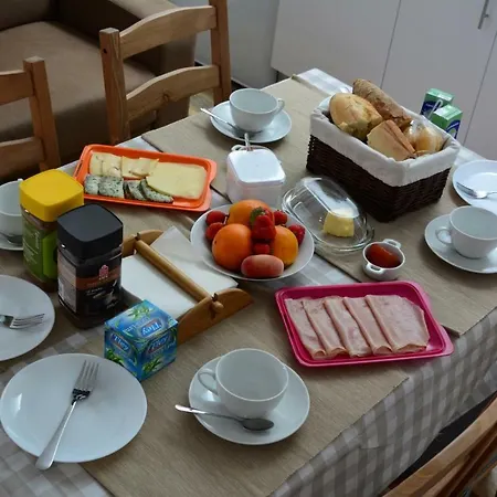 Just Проживание в семье *